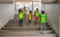 2025家里楼梯安全教育怎么做？孩子防摔落指南来了！